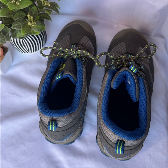 Shoes - Picture 4 of 4